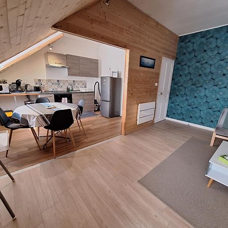 Grand T2 Proche Canal De Nantes A Brest. Châteauneuf-du-Faou 외부 사진