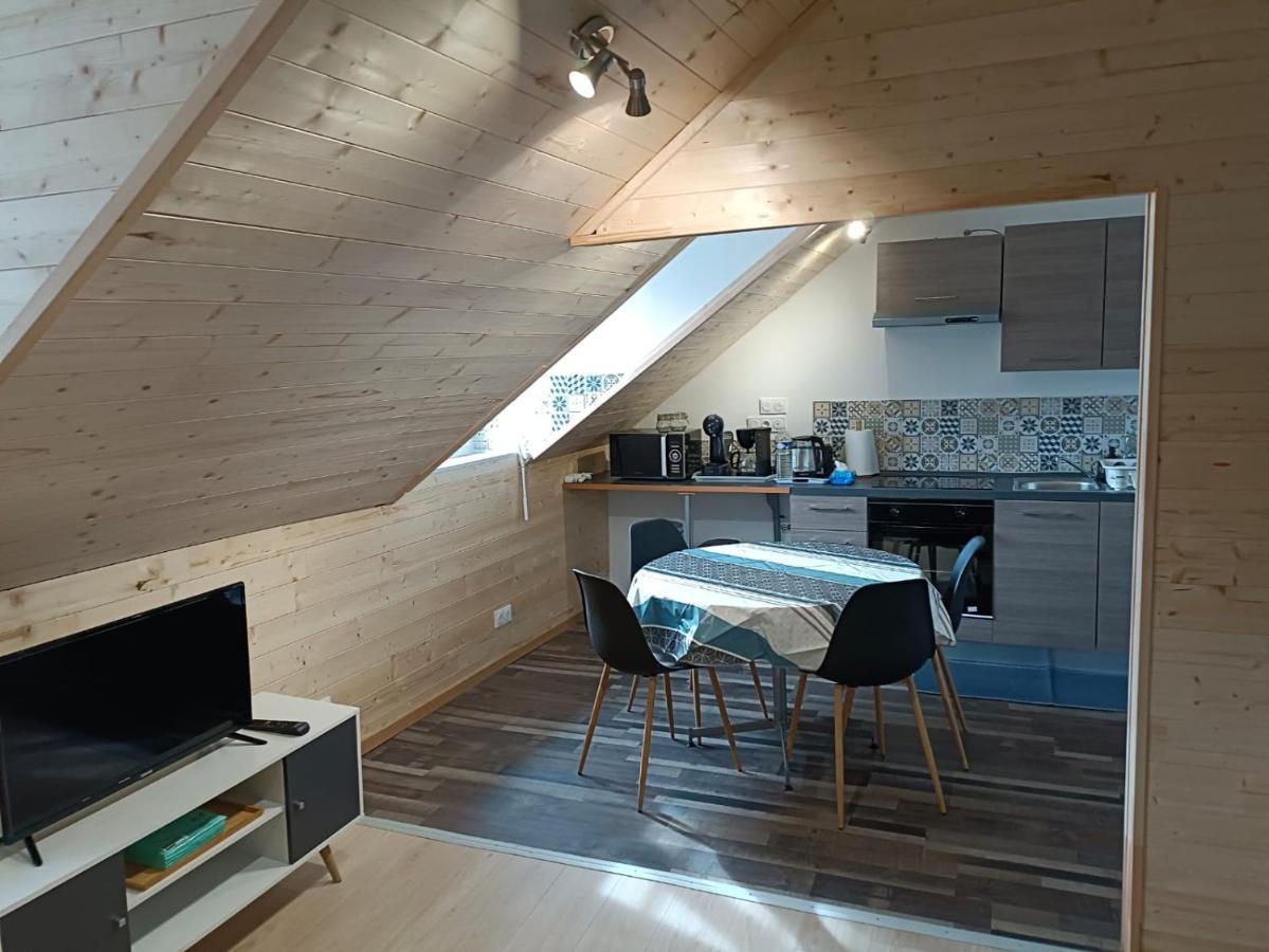 Grand T2 Proche Canal De Nantes A Brest. Châteauneuf-du-Faou 외부 사진